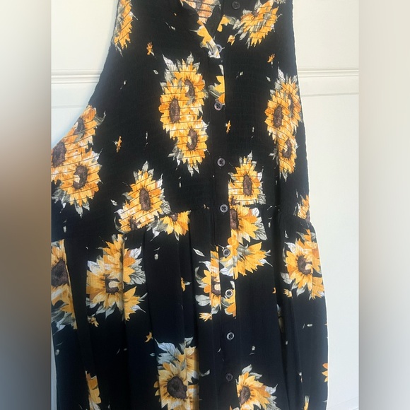 Torrid sunflower tank top - Picture 2 of 4